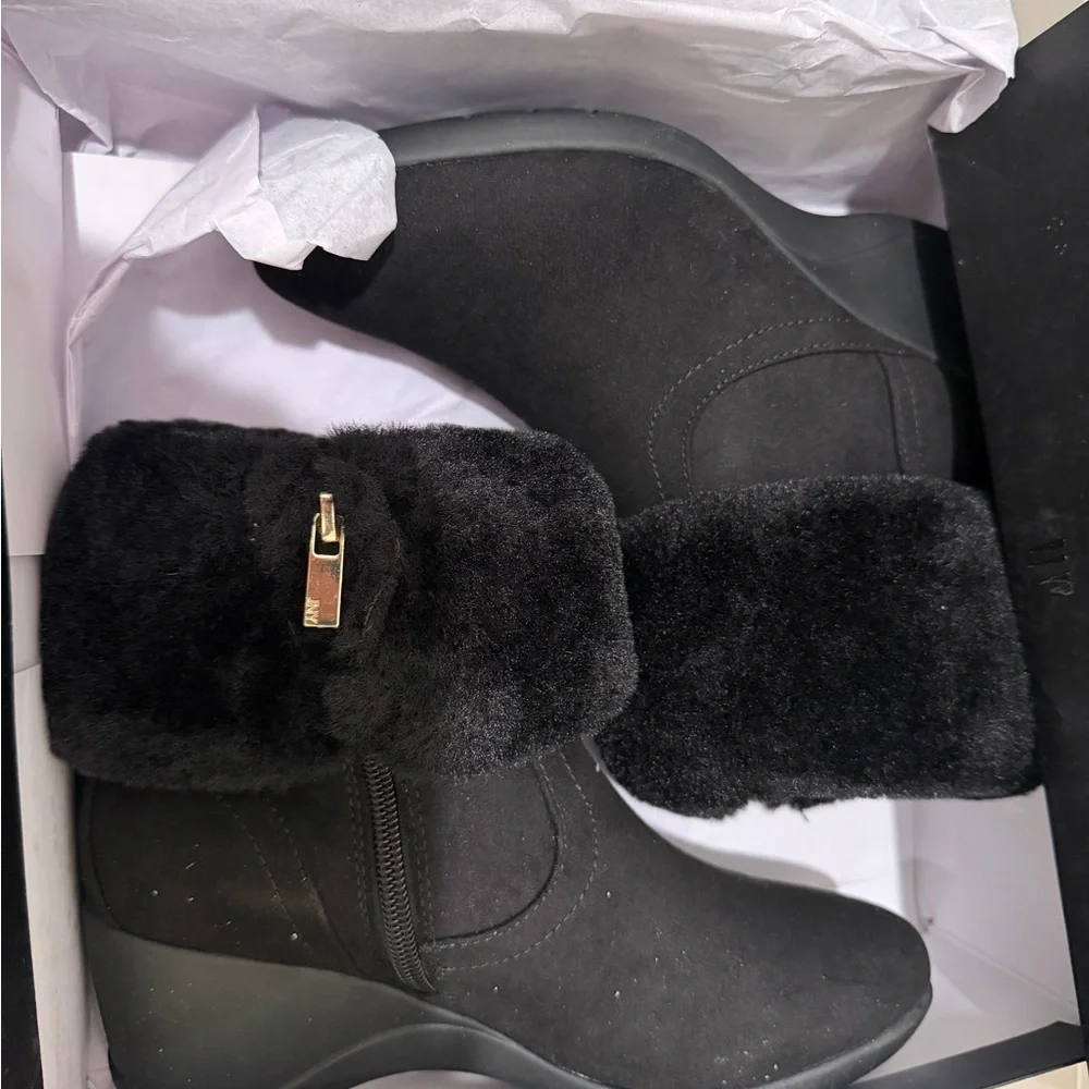 “New” Jones NewYork Black Faux Fur Cuff Boots size6